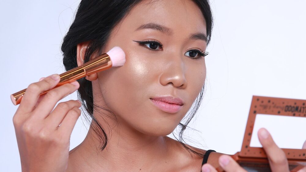 Top 5 phấn highlight đáng để trải nghiệm nhất 2021 9 Hướng dẫn cách đánh phấn highlight đẹp đúng chuẩn