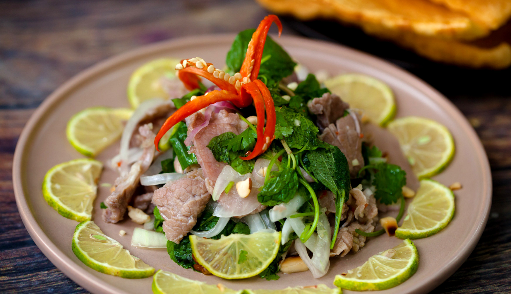 Thành phẩm món thịt bò tái chanh thơm ngọt Thành phẩm món thịt bò tái chanh thơm ngọt