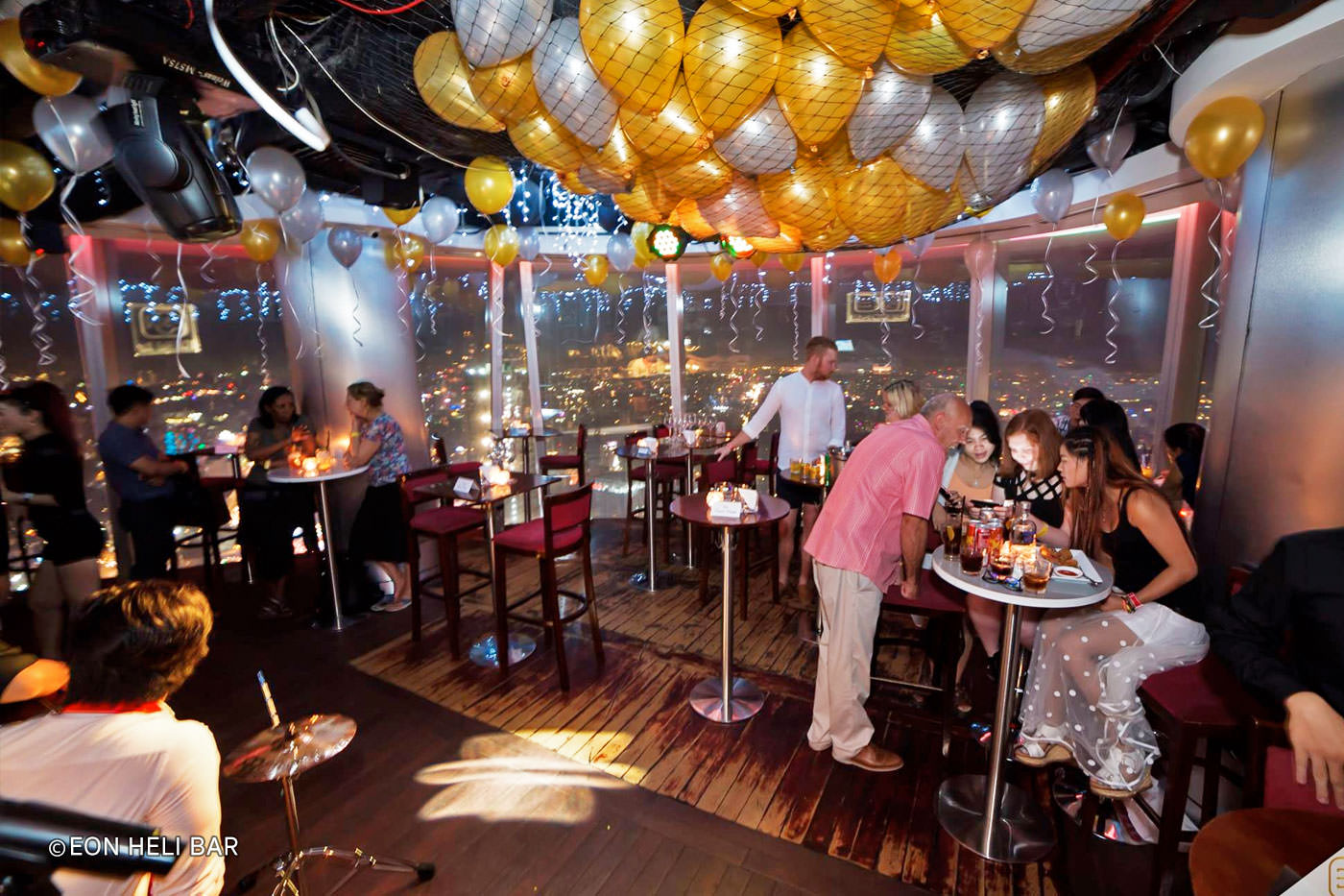 Top 10 quán bar quận 1 được yêu thích ở Sài Gòn 4 Top 10 quán bar quận 1 được yêu thích ở Sài Gòn - 4