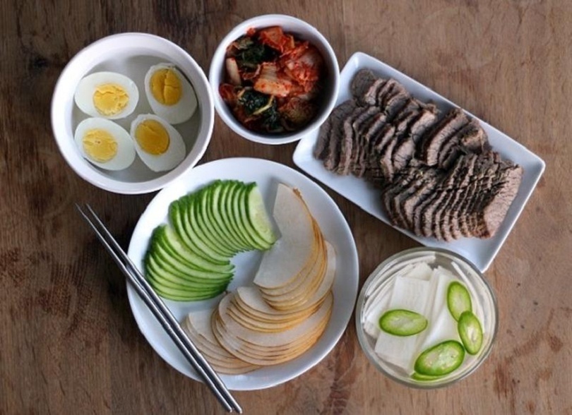 Nguyên liệu là yếu tố quan trọng quyết định độ ngon của món ăn. Nguyên liệu là yếu tố quan trọng quyết định độ ngon của món ăn.