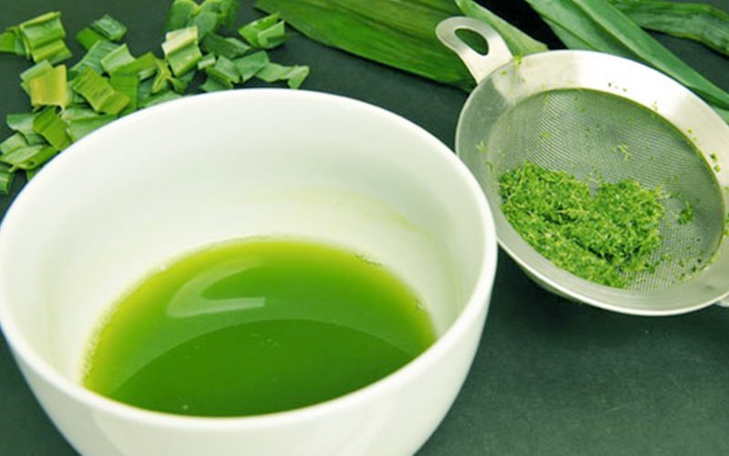 Học cách làm rau câu sơn thủy ngọt mát, lạ mắt 2 Nước cốt lá dứa
