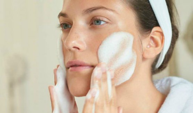 Vì sao nên sử dụng sữa rửa mặt