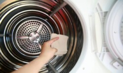 Vì sao nên vệ sinh máy giặt