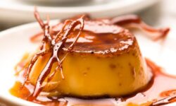 Bánh flan là một món tráng miệng hấp dẫn bởi sự thơm mịn của bánh và ngọt ngào của caramel