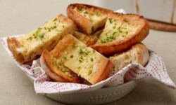 Cách làm bánh mì bơ tỏi thơm ngon