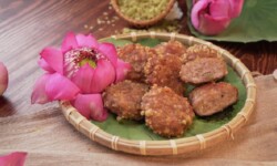 Chả cốm là món ăn đặc trưng của Hà Nội