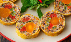 Chả trứng ngũ sắc kết hợp ăn kèm cơm nóng siêu ngon trong ngày mưa bão