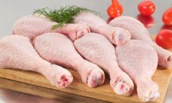 Chọn đùi gà còn tươi nguyên và săn chắc