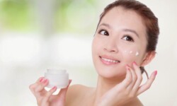 Có nên sử dụng kem trị thâm mụn?