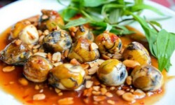Cút lộn rang me chua chua cay cay hấp dẫn