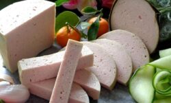 Giò chả là món ăn hấp dẫn, không thể thiếu trong những ngày Tết cổ truyền