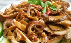 Phá lấu lòng heo ăn kèm bánh mì