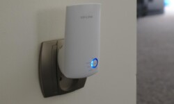Có nên sử dụng thiết bị kích sóng wifi không? - 1
