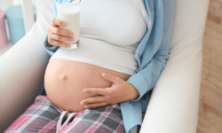 Lợi ích sữa bầu đối với mẹ và bé