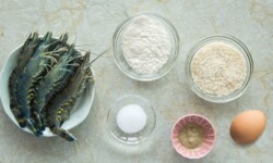 Nguyên liệu thực hiện cách làm tôm chiên xù đơn giản và dễ làm