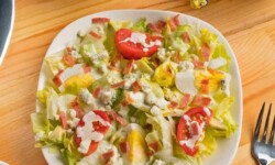 Salad rau đã trở thành món ăn không thể thiếu trong thực đơn ăn kiêng