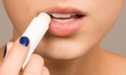 Vì sao nên sử dụng son dưỡng môi