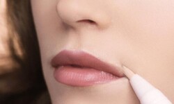 Tác dụng "thần thánh" của chì kẻ môi