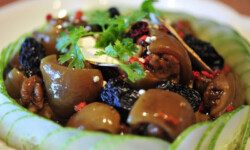 Giá trị dinh dưỡng của thịt lợn hầm thuốc bắc