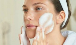 Vì sao nên sử dụng sữa rửa mặt