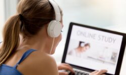 Khóa Học Tiếng Anh Online Là Bí Quyết Thăng Tiến Của 80% Dân Văn Phòng Modern-English